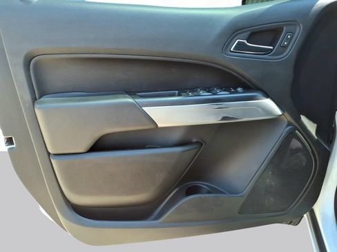 Used 2020 Chevrolet Colorado LT w/ Safety Package RWD image 10