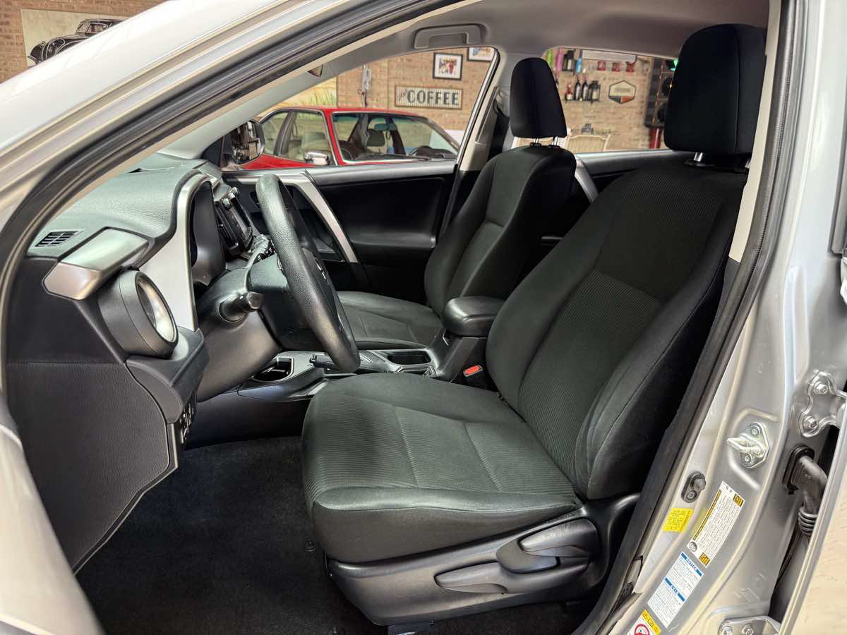 Used 2018 Toyota RAV4 LE w/ All Weather Liner Package AWD/4WD image 24