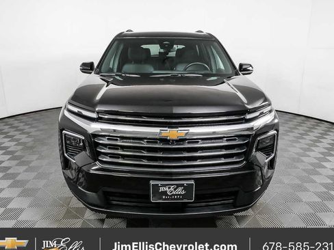 Used 2025 Chevrolet Traverse LT image 24