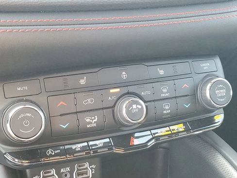 Used 2025 Dodge Durango GT AWD/4WD image 22