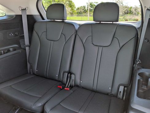 Certified 2025 Kia Sorento EX AWD/4WD image 16