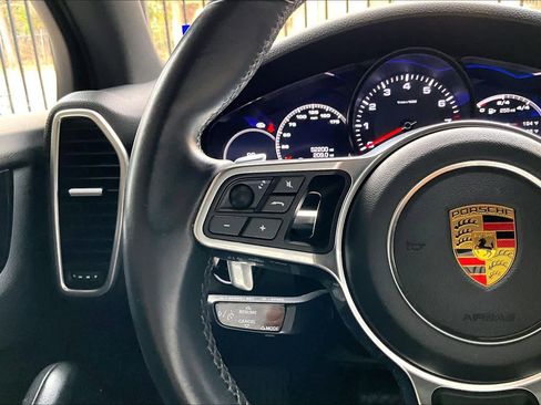 Used 2021 Porsche Cayenne image 24