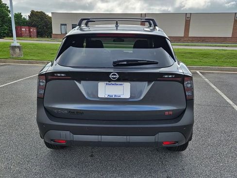 Used 2025 Nissan Kicks SR image 10