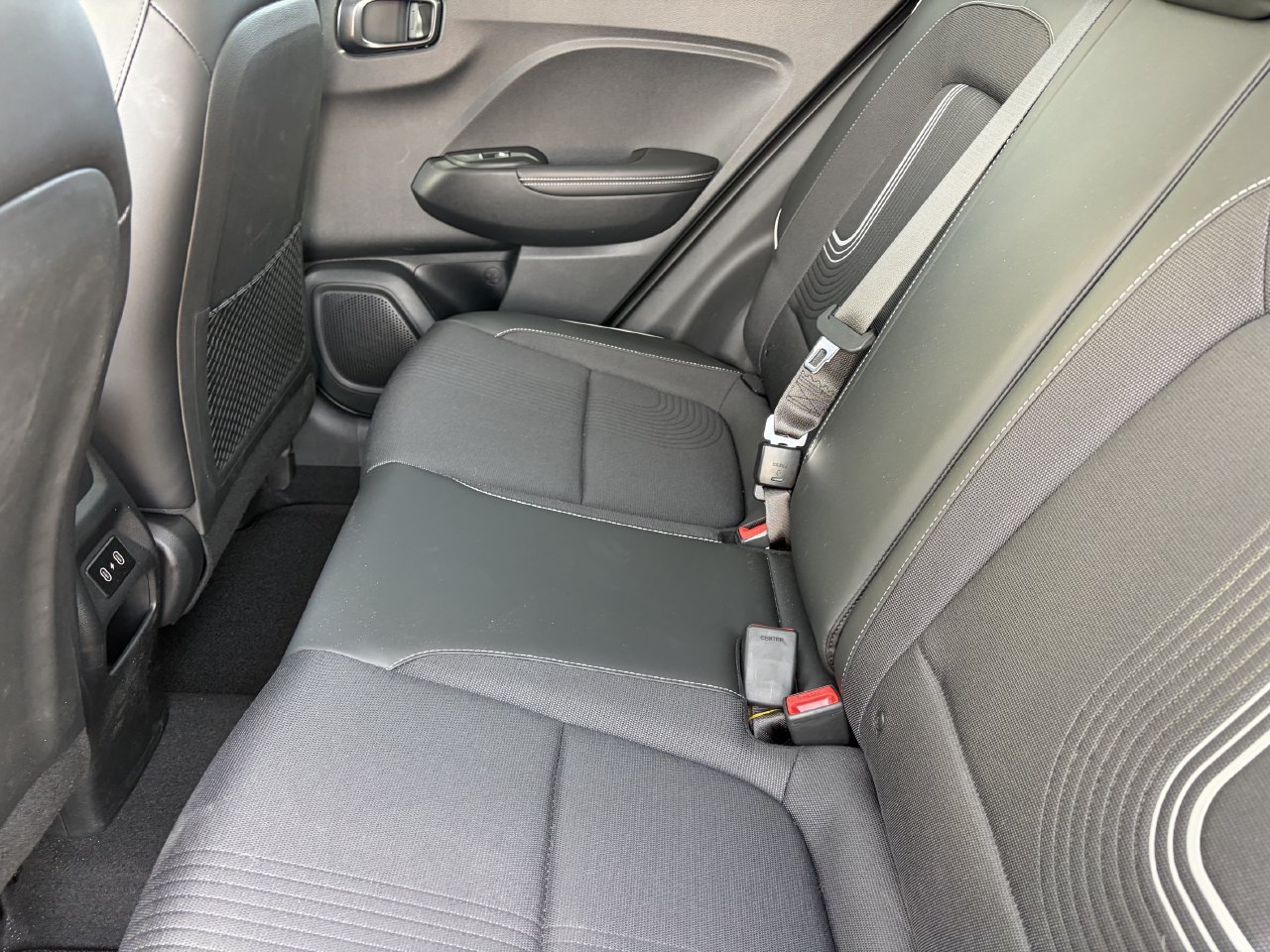 Used 2025 Hyundai Venue Limited FWD image 17