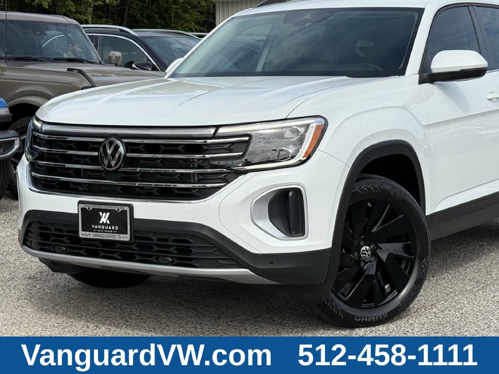 Used 2024 Volkswagen Atlas SE w/ Black Wheel Package FWD image 2