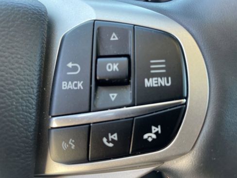 Used 2025 Ford Explorer Active AWD/4WD image 16