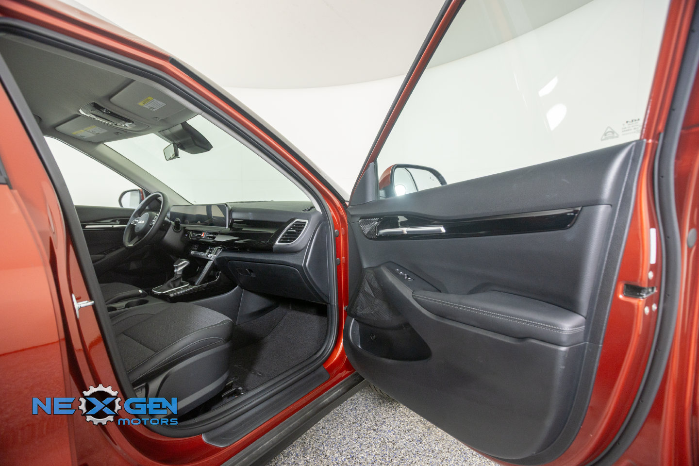 Used 2025 Kia Seltos S AWD/4WD image 6