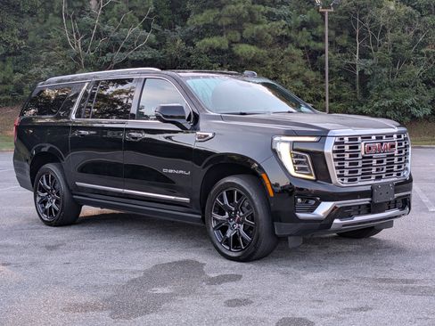 Used 2025 GMC Yukon XL Denali w/ Sun & Power Step Package RWD image 11