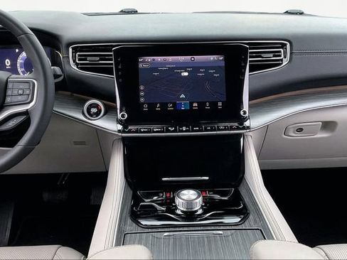 Used 2024 Jeep Wagoneer L Series II w/ Flexible Seating Group image 9