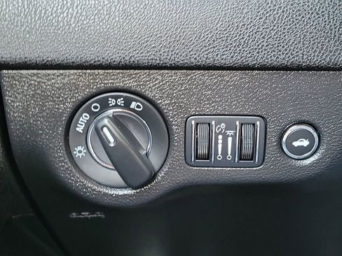 Used 2023 Chrysler 300 Touring w/ Sport Appearance Package image 11