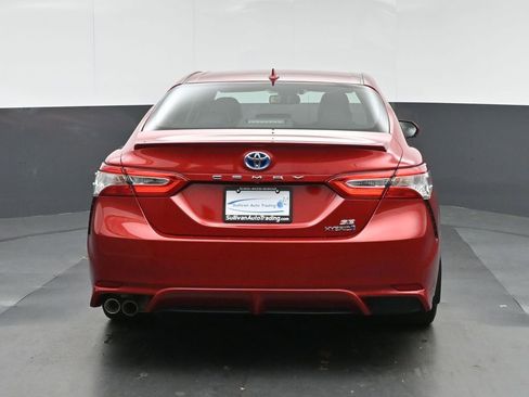 Used 2020 Toyota Camry SE w/ Sunroof Package FWD image 6