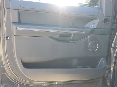 Used 2022 Ford Expedition Max XLT image 8
