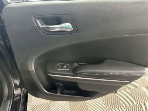 Used 2021 Dodge Charger SXT w/ Leather Interior Group RWD image 29