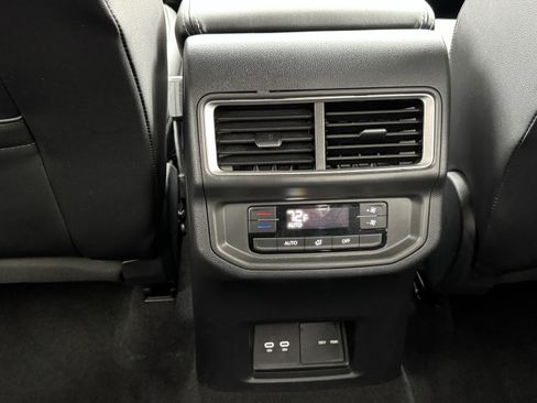 Certified 2024 Volkswagen Atlas SE FWD image 29