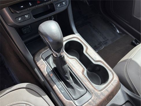 Used 2022 GMC Canyon Denali image 34