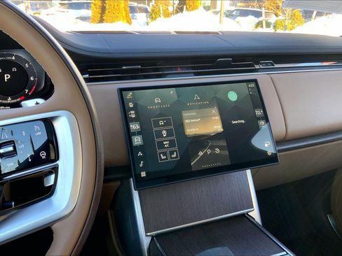 Used 2025 Land Rover Range Rover SE image 6