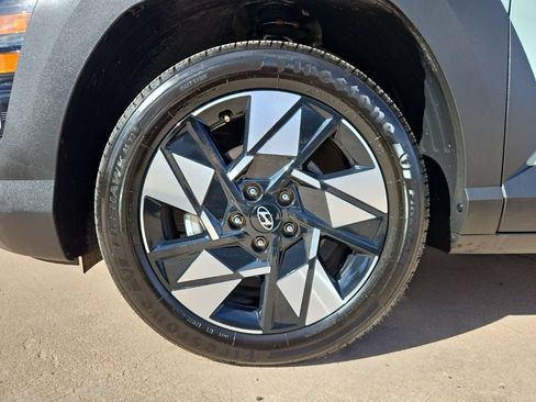 Used 2025 Hyundai Kona SEL FWD image 8