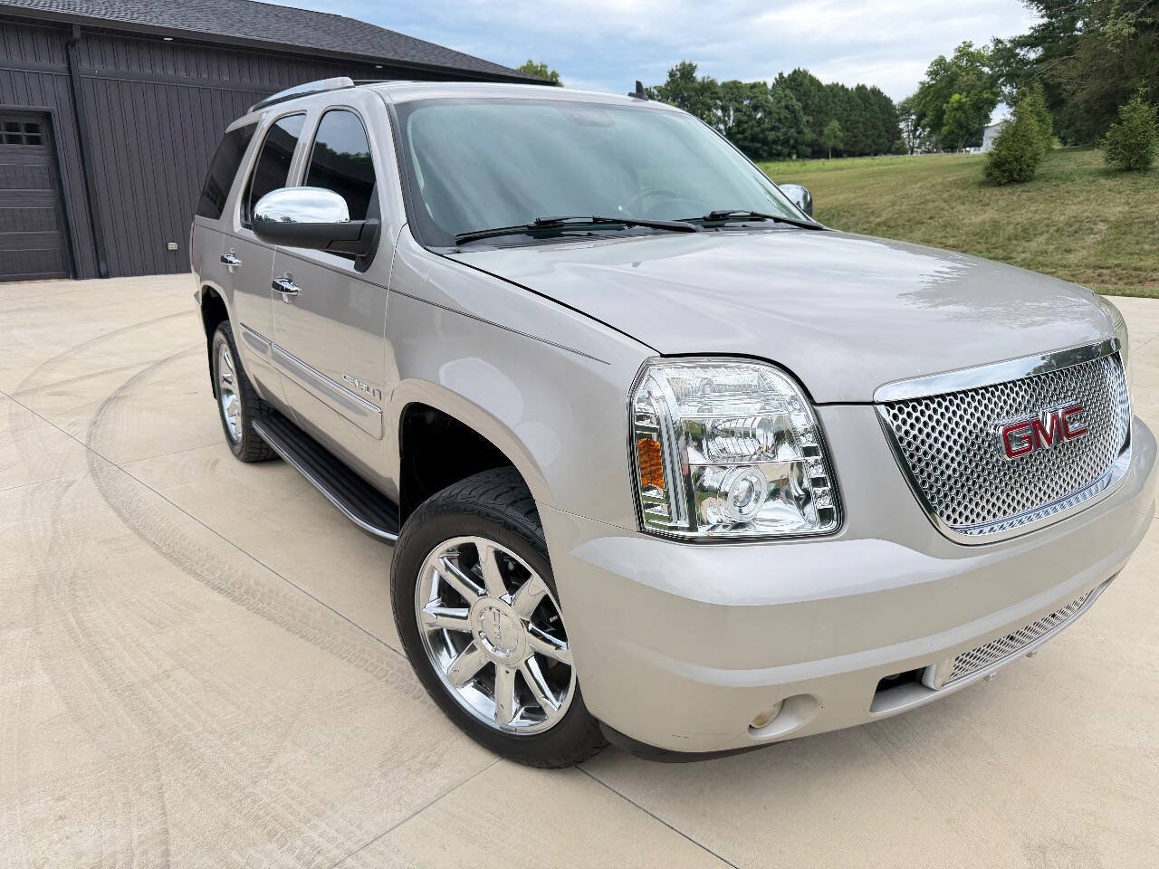 Used 2007 GMC Yukon Denali AWD/4WD image 4
