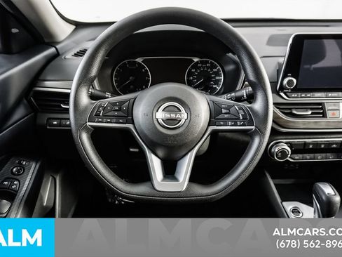 Used 2025 Nissan Altima 2.5 SV FWD image 24