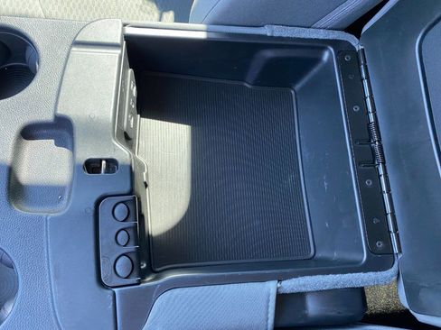 Used 2018 RAM 1500 Tradesman w/ Chrome Appearance Group image 19