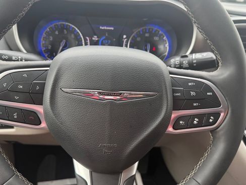 Used 2024 Chrysler Pacifica Touring-L FWD image 28