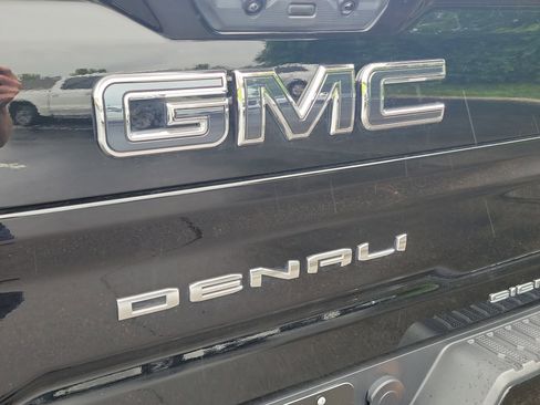 Used 2024 GMC Sierra 2500 Denali Ultimate AWD/4WD image 7