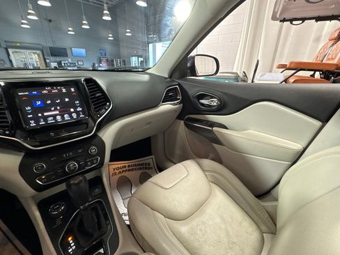 Used 2019 Jeep Cherokee Limited AWD/4WD image 22