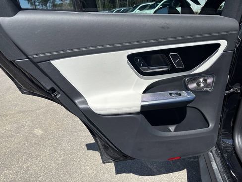Used 2024 Mercedes-Benz GLC 300 4MATIC image 19