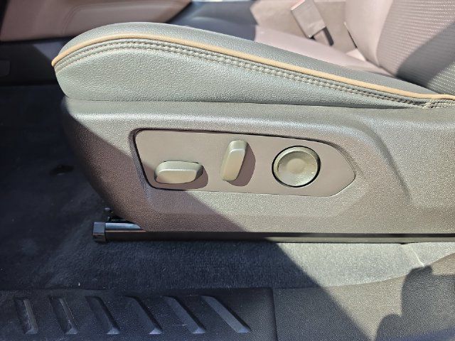 Used 2024 GMC Canyon Denali AWD/4WD image 23