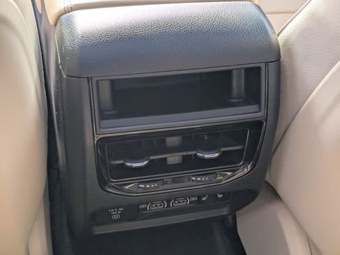 Certified 2024 Jeep Grand Cherokee Limited w/ Luxury Tech Group II image 27