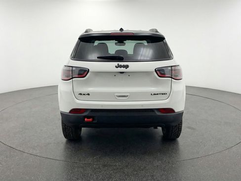 Used 2025 Jeep Compass Trailhawk AWD/4WD image 7