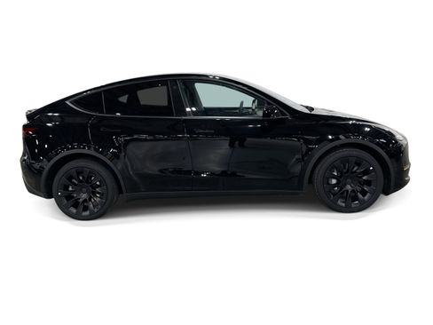 Certified 2023 Tesla Model Y Long Range AWD/4WD image 7