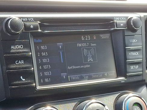 Used 2018 Toyota RAV4 LE image 3