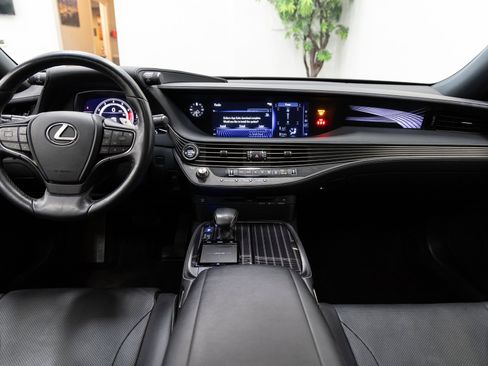 Used 2020 Lexus LS 500 w/ Accessory Package (Z2) image 5