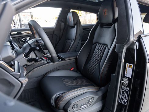 Used 2026 Lamborghini Urus SE AWD/4WD image 28