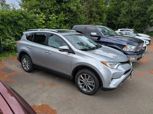 Used 2016 Toyota RAV4 Limited AWD/4WD image 9