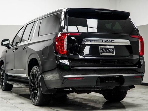 Used 2024 GMC Yukon XL SLT w/ SLT Premium Package image 9