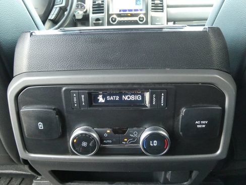 Used 2020 Ford Expedition XLT w/ Equipment Group 202A AWD/4WD image 22