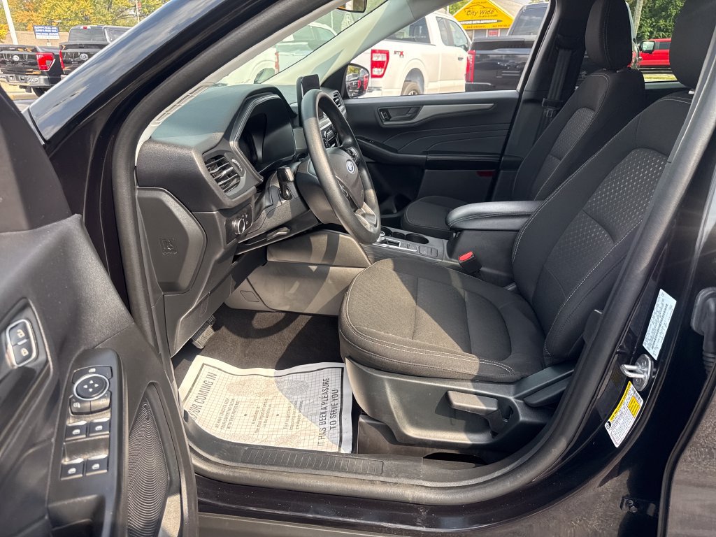Used 2025 Ford Escape Active AWD/4WD image 21
