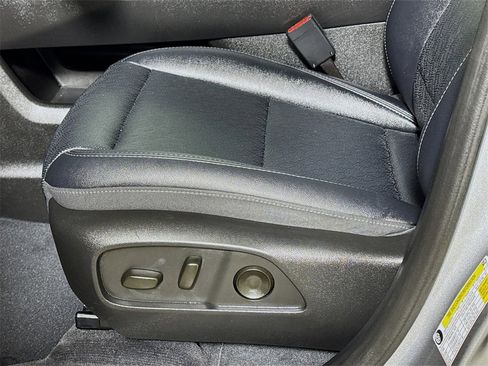 Certified 2025 Chevrolet Equinox LT w/ Convenience Package II image 17