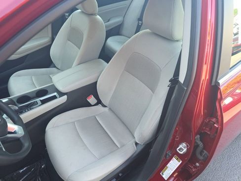 Used 2025 Nissan Altima 2.5 SV FWD image 13