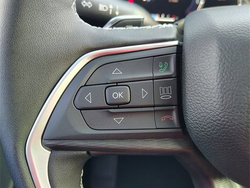 New 2025 Jeep Grand Cherokee Altitude image 19