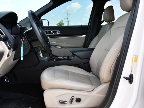 Used 2018 Ford Explorer Limited w/ Equipment Group 301A AWD/4WD image 15