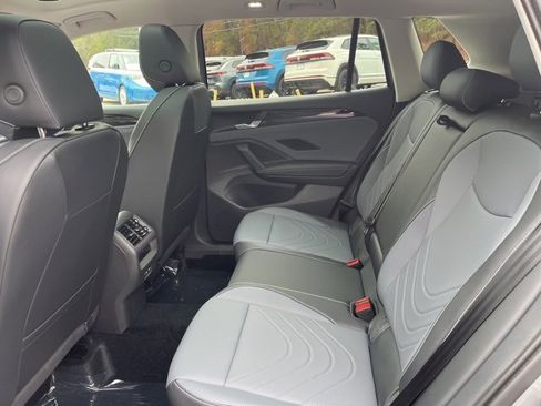 New 2026 Volkswagen Tiguan SE image 13