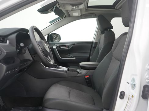 Used 2025 Toyota RAV4 XLE w/ Convenience Package image 23