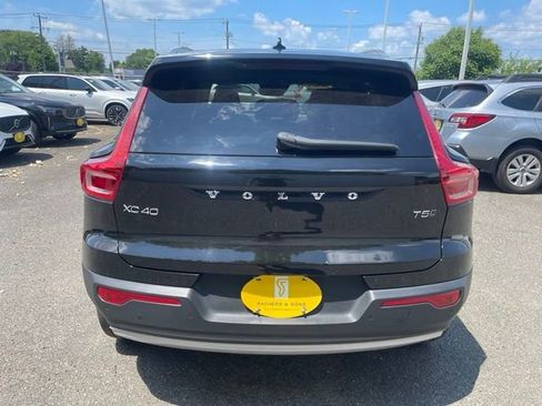 Used 2021 Volvo XC40 T5 Momentum w/ Premium Package AWD/4WD image 6