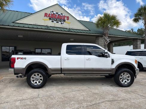 Used 2017 Ford F250 Lariat w/ Lariat Ultimate Package AWD/4WD image 2