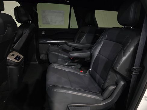 New 2025 Lincoln Navigator L Reserve w/ Jet Appearance Package image 31