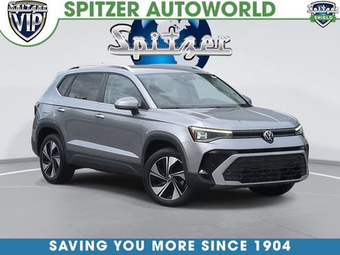 Used 2025 Volkswagen Taos SE AWD/4WD image 1