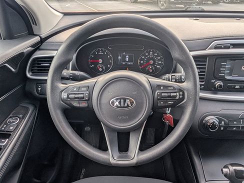 Used 2017 Kia Sorento LX image 17
